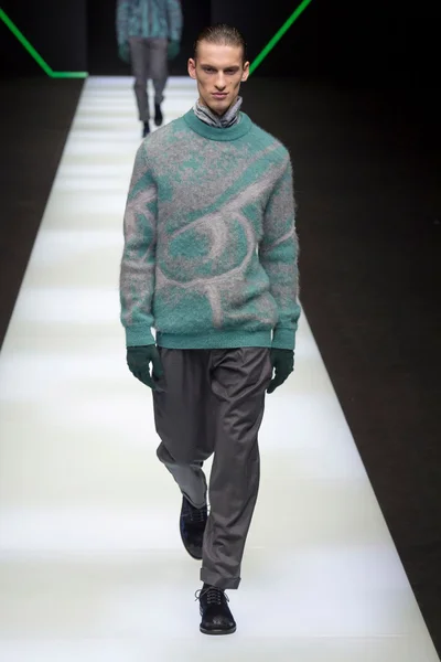 Look 15